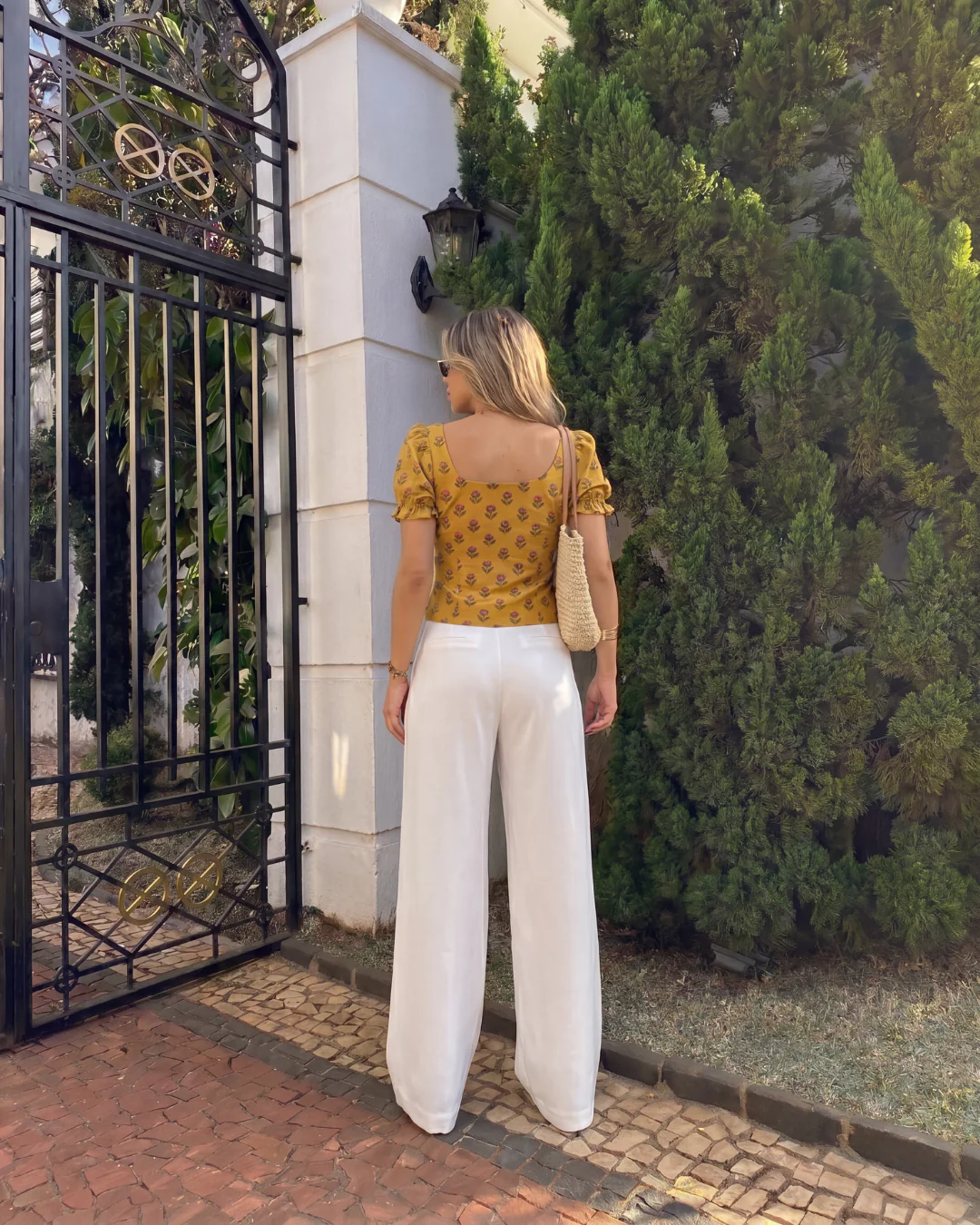 Floral Print Corset Top and White Pleated Pants With Belt - Image 4