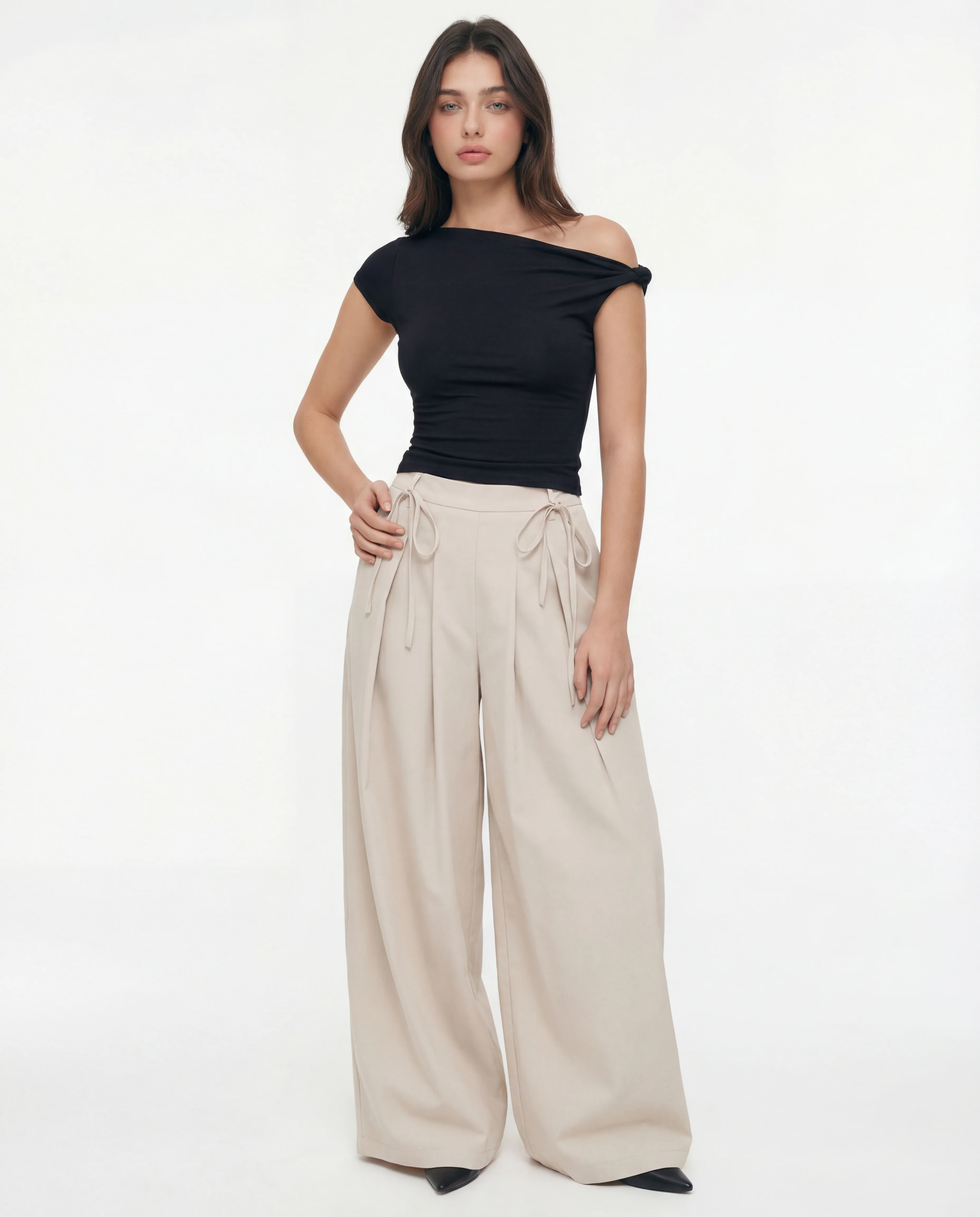 Knot Up Shoulder Fitted Top In Black - Image 5