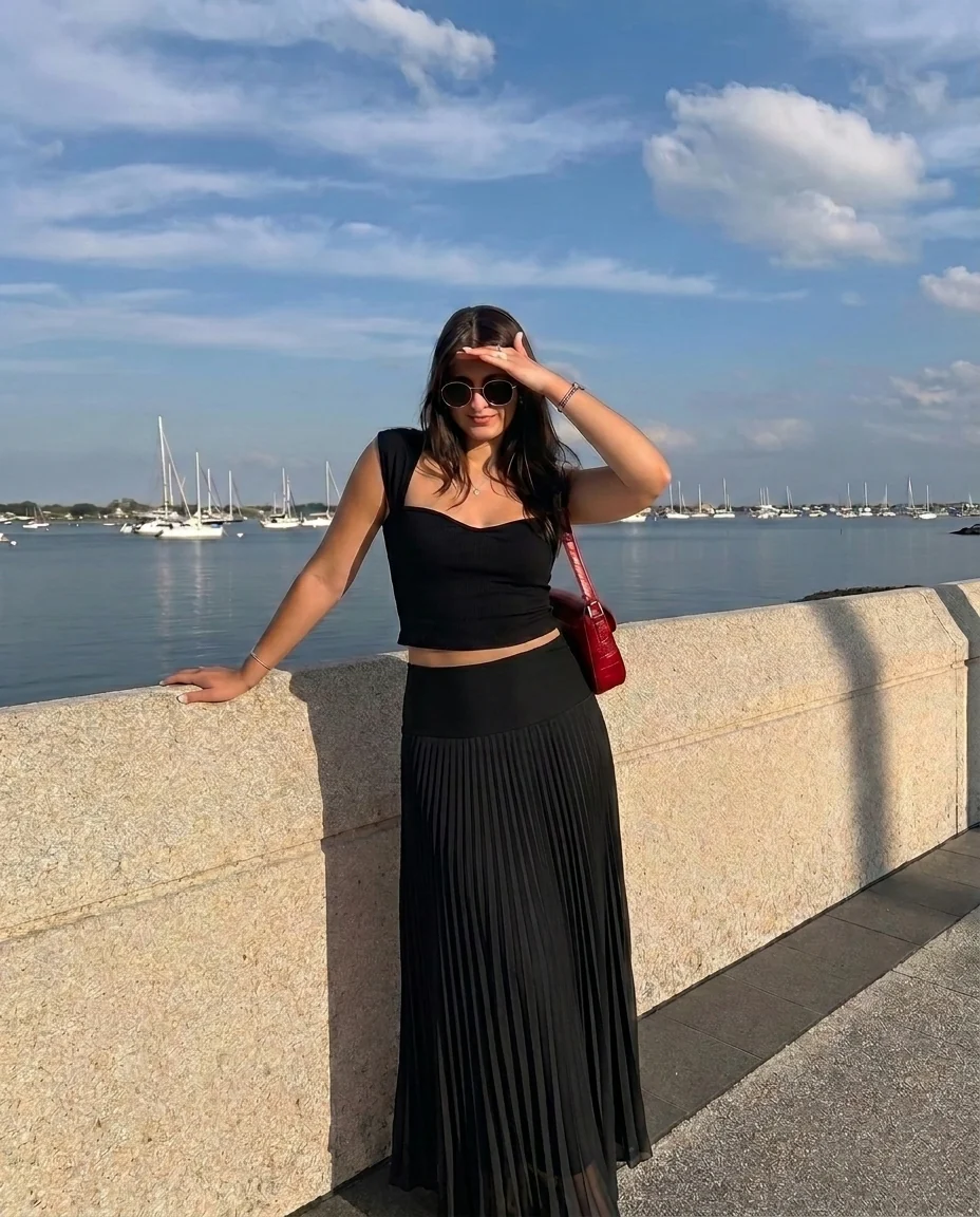 Sweet Heart Neckline Top and Black Fit & Flare Pleated Skirt - Image 3